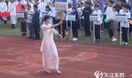 网红古装美女吃瓜,网红美食瞬间走红